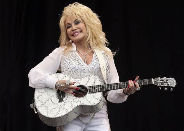 Dolly Parton on the set of the "Oprah Winfrey Show." | Source: Getty Images