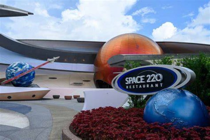space 220 restaurant